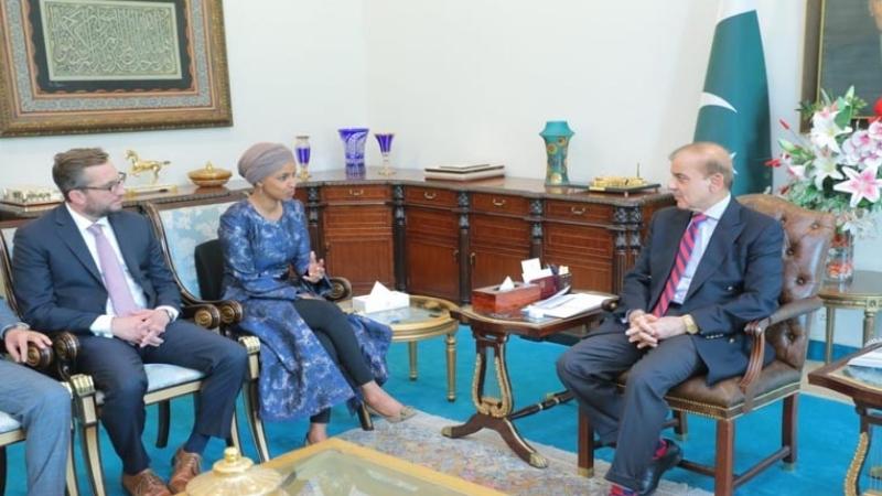 وزیراعظم شہباز شریف کی الہان عمر سے ملاقات Shehbaz Sharif Meet Illhan Omer