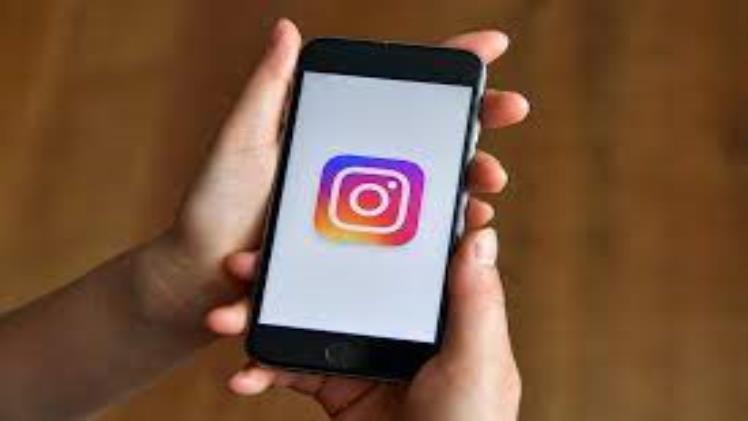How To Zoom on Instagram