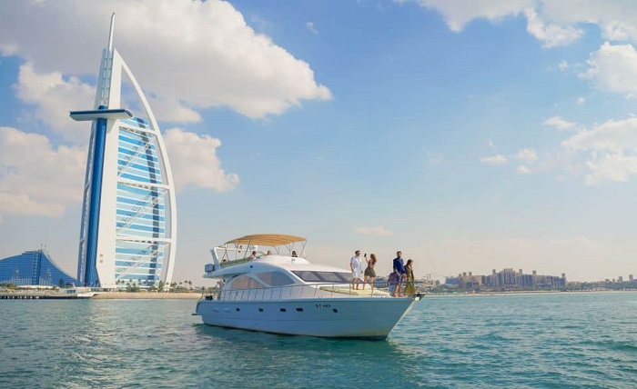 The Top 10 Places to Visit in the UAE on a Luxury Yacht Rental
